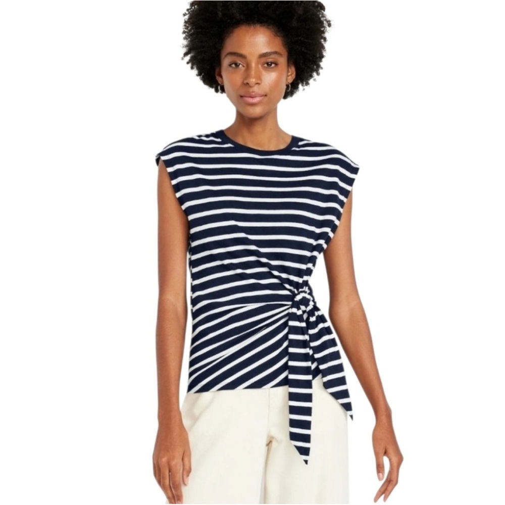 Old Navy Women's Navy and White Striped Muscle Tee